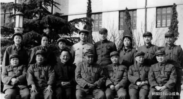 就最高的是他1994年升为上将OG真人游戏上将的众多秘书中成(图9)