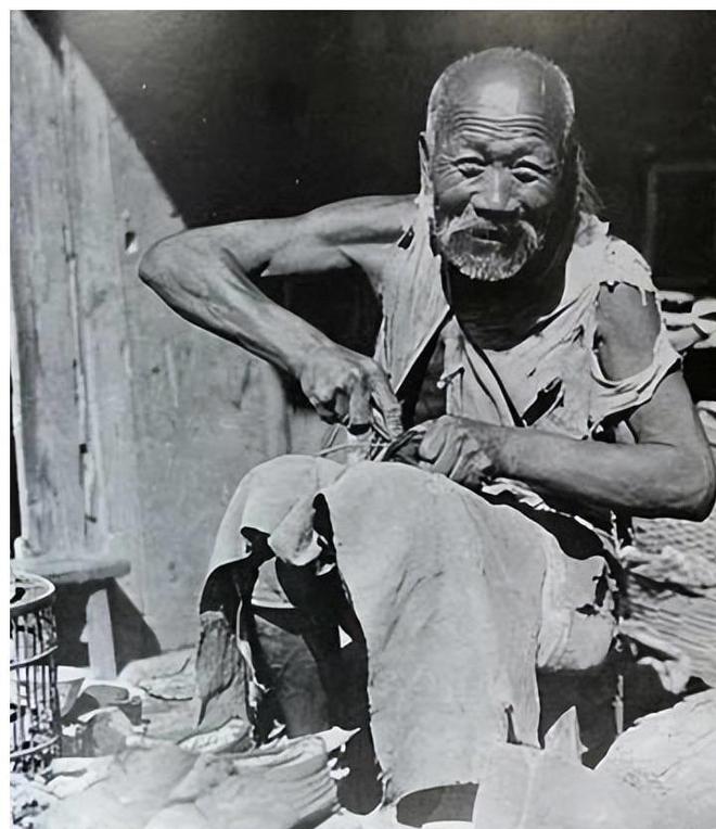 到部队说出身份后惊动了军区政委OG真人1949年一名修鞋匠找(图3)