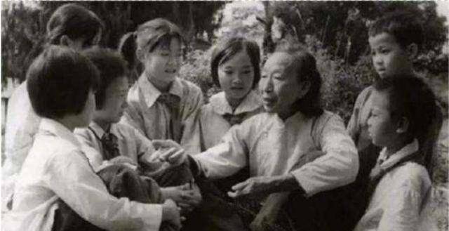 半个世纪再见面时她拿出了一双布鞋OG真人平台红军女团长与丈夫失散(图3)