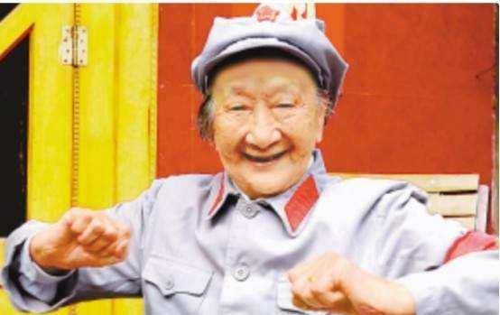 半个世纪再见面时她拿出了一双布鞋OG真人平台红军女团长与丈夫失散(图8)