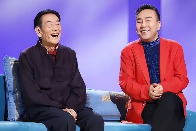子93岁的杨少华终于开始“享福”了OG网站大口吃肉大碗喝酒、爱抽华(图5)