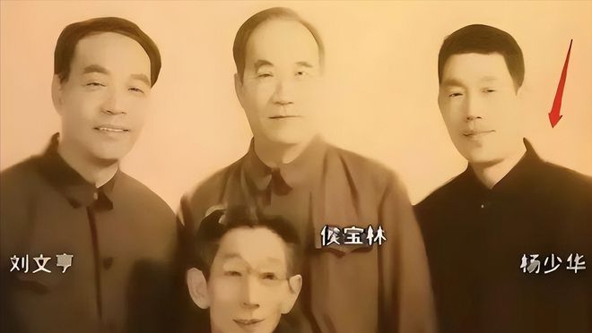 子93岁的杨少华终于开始“享福”了OG网站大口吃肉大碗喝酒、爱抽华(图18)