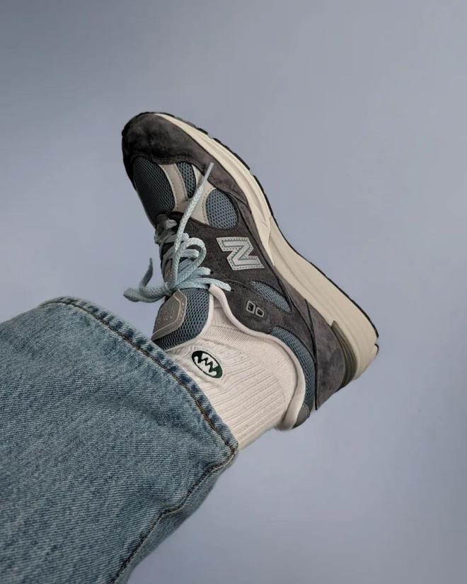 NB」市价起飞1000人夜排都抢不到了OG视讯Lisa带货同款！「Kith x(图15)