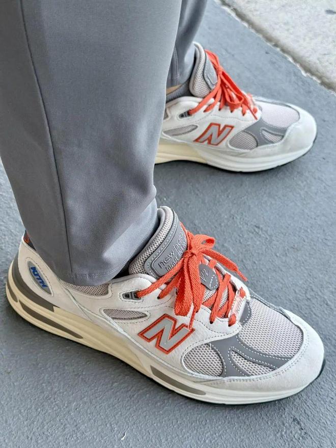 NB」市价起飞1000人夜排都抢不到了OG视讯Lisa带货同款！「Kith x(图25)