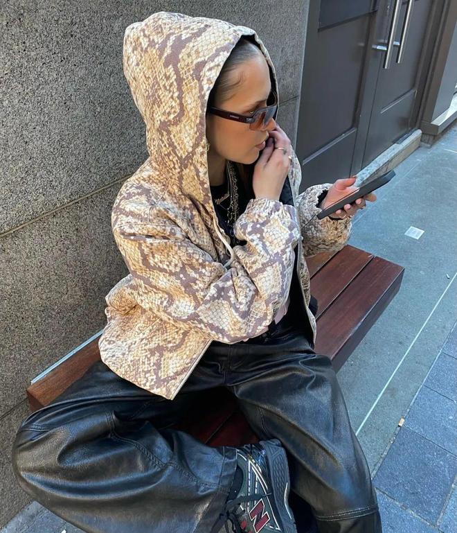 NB」市价起飞1000人夜排都抢不到了OG视讯Lisa带货同款！「Kith x(图11)