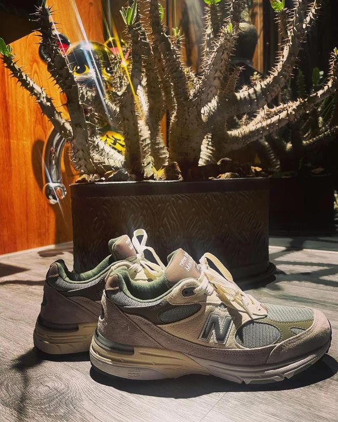 NB」市价起飞1000人夜排都抢不到了OG视讯Lisa带货同款！「Kith x(图16)